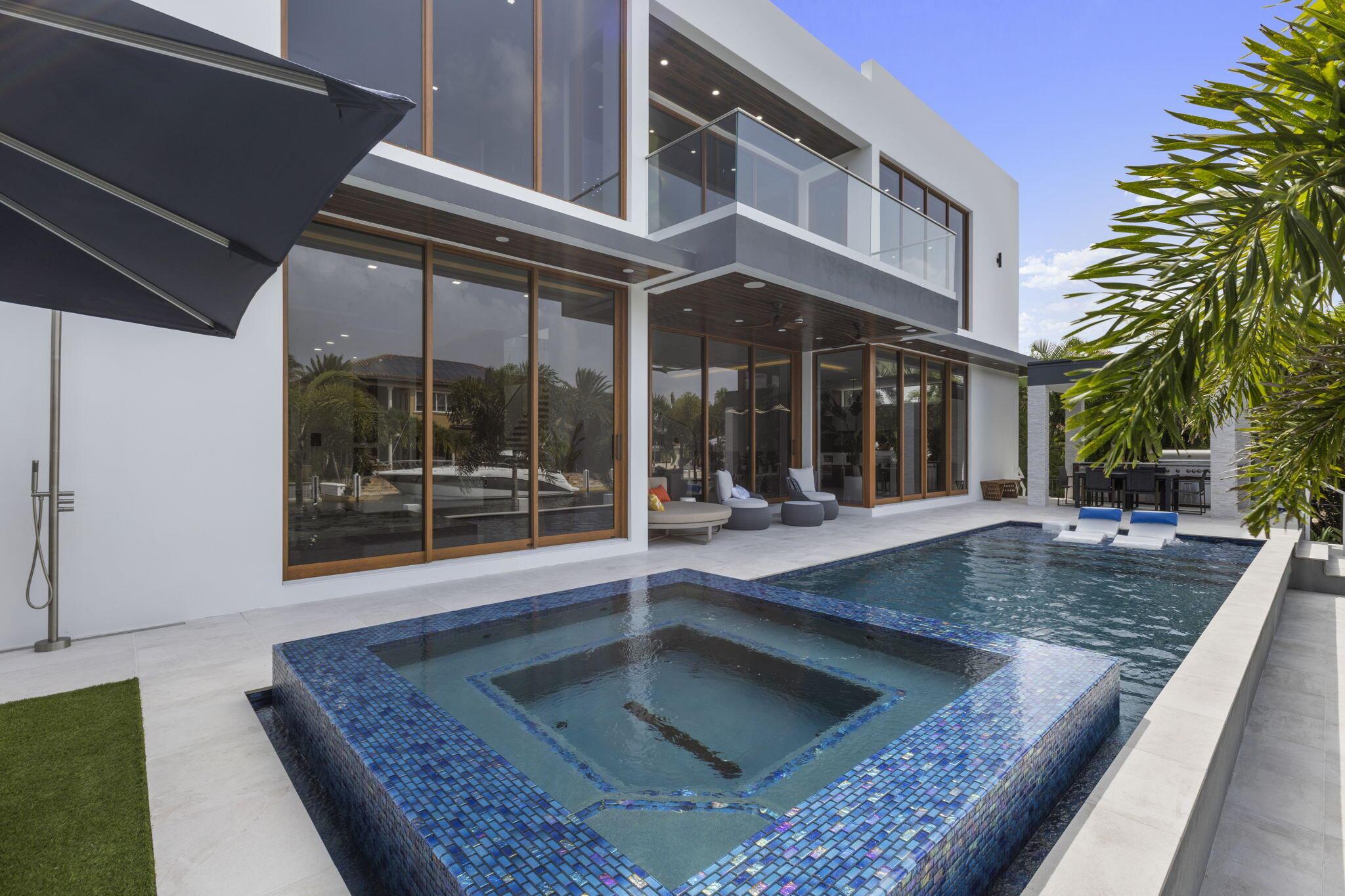 CORAL KEY VILLAS 2ND SEC - Residential