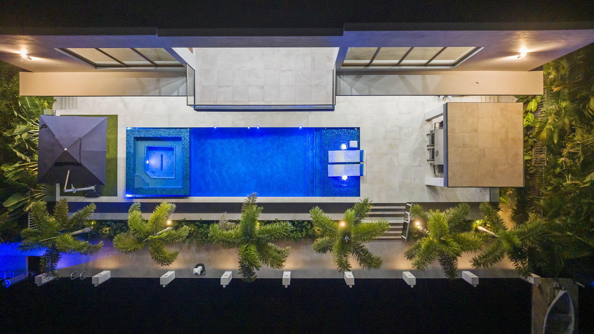 CORAL KEY VILLAS 2ND SEC - Residential