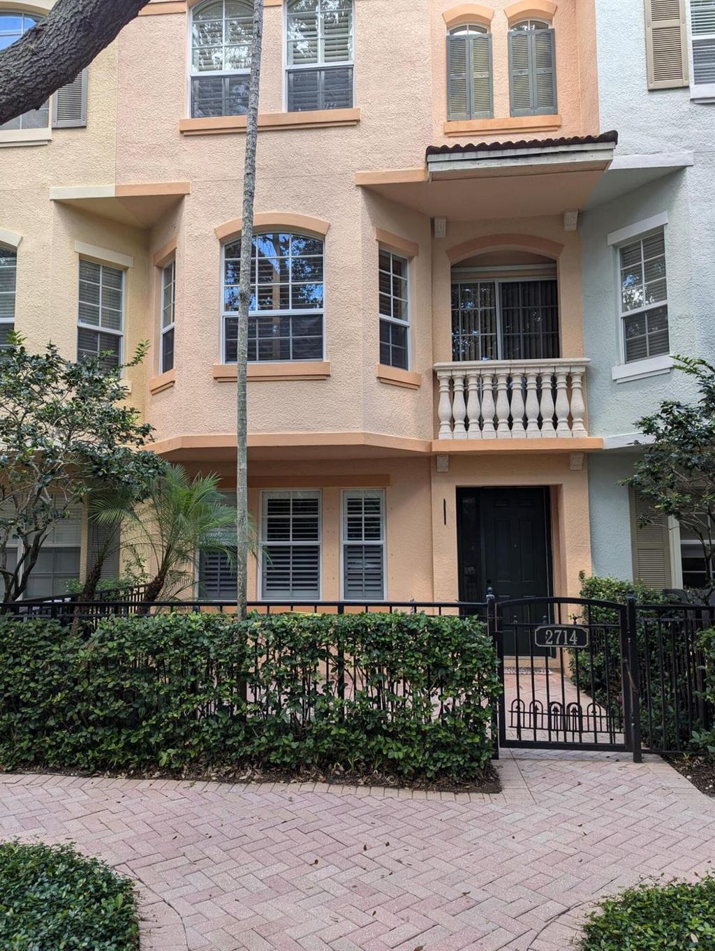 Photo of 2714 Ravella Way, Palm Beach Gardens, FL 33410 (MLS # R11000111)