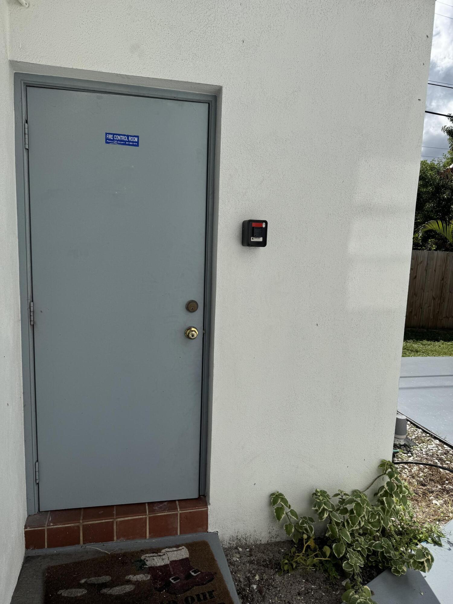 FOUR PALMS APTS CONDO - Residential Lease