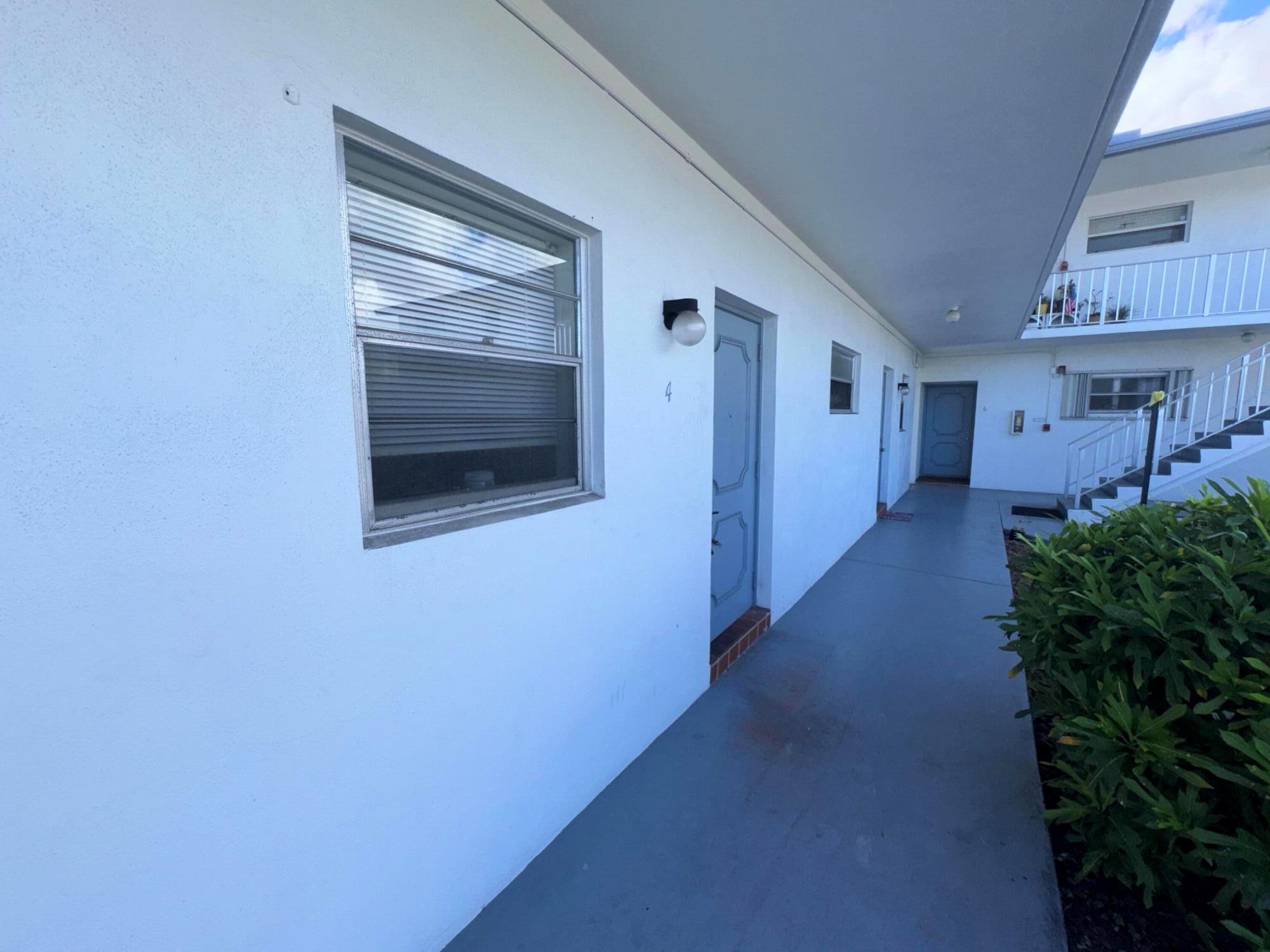 FOUR PALMS APTS CONDO - Residential Lease