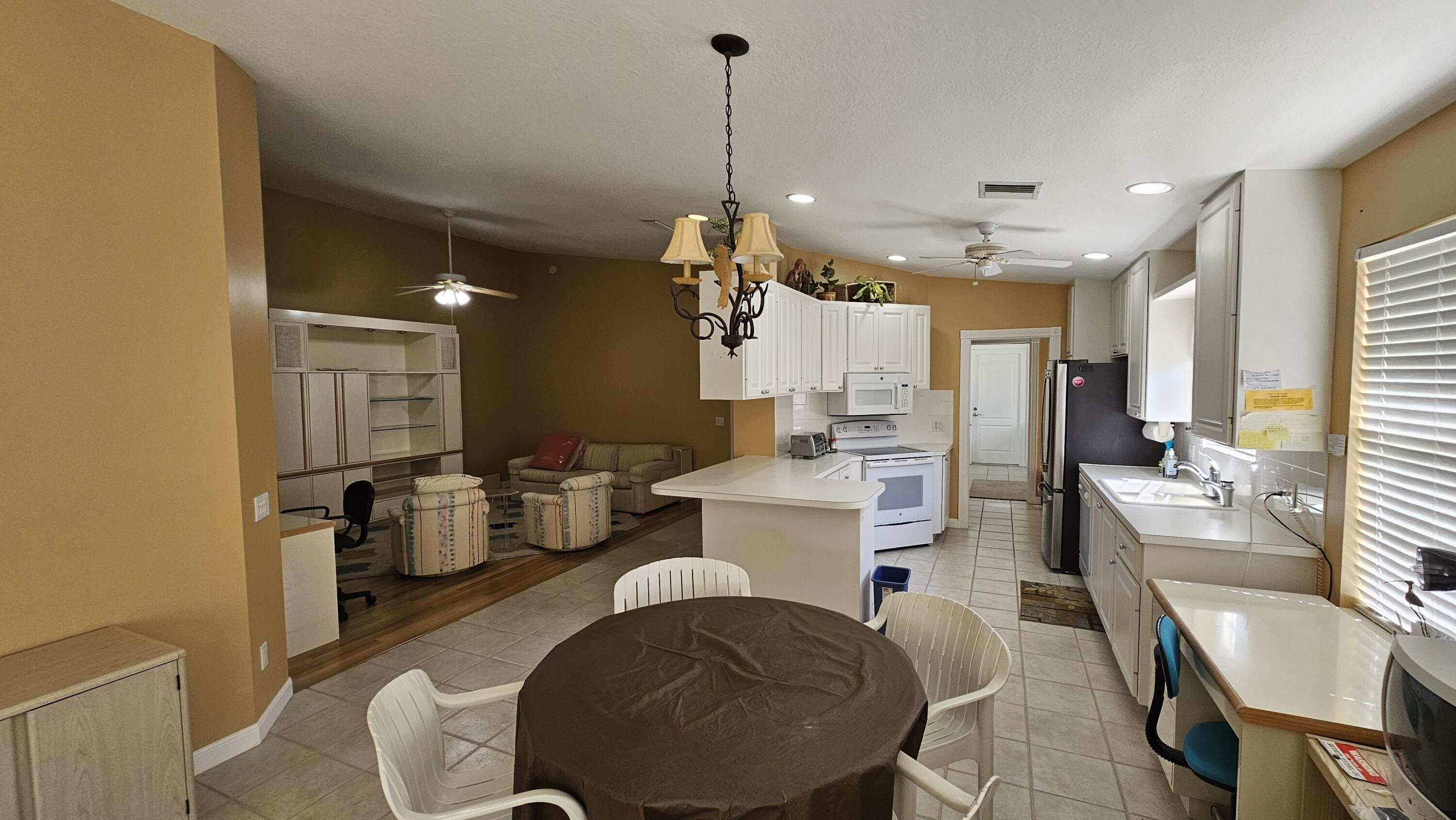 DOUBLE TREE - Residential Lease