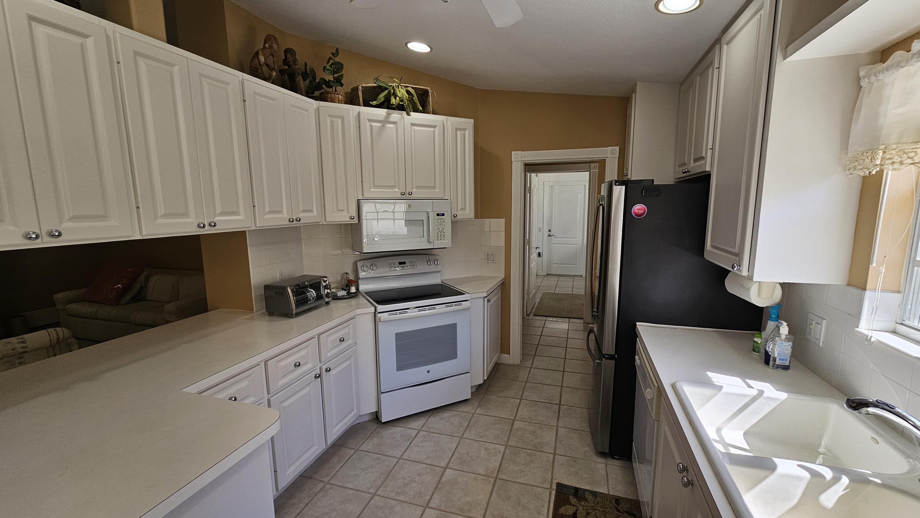 DOUBLE TREE - Residential Lease