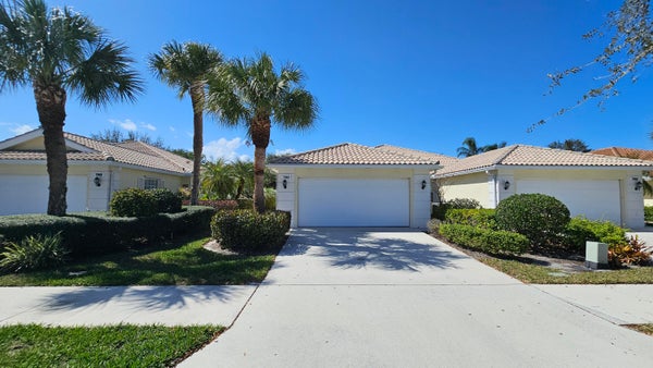 7960 SE PEPPERCORN CT, HOBE SOUND, FL 33455 - Image e70393aaa1125c8cd79f34fb7b20c33b/602263135