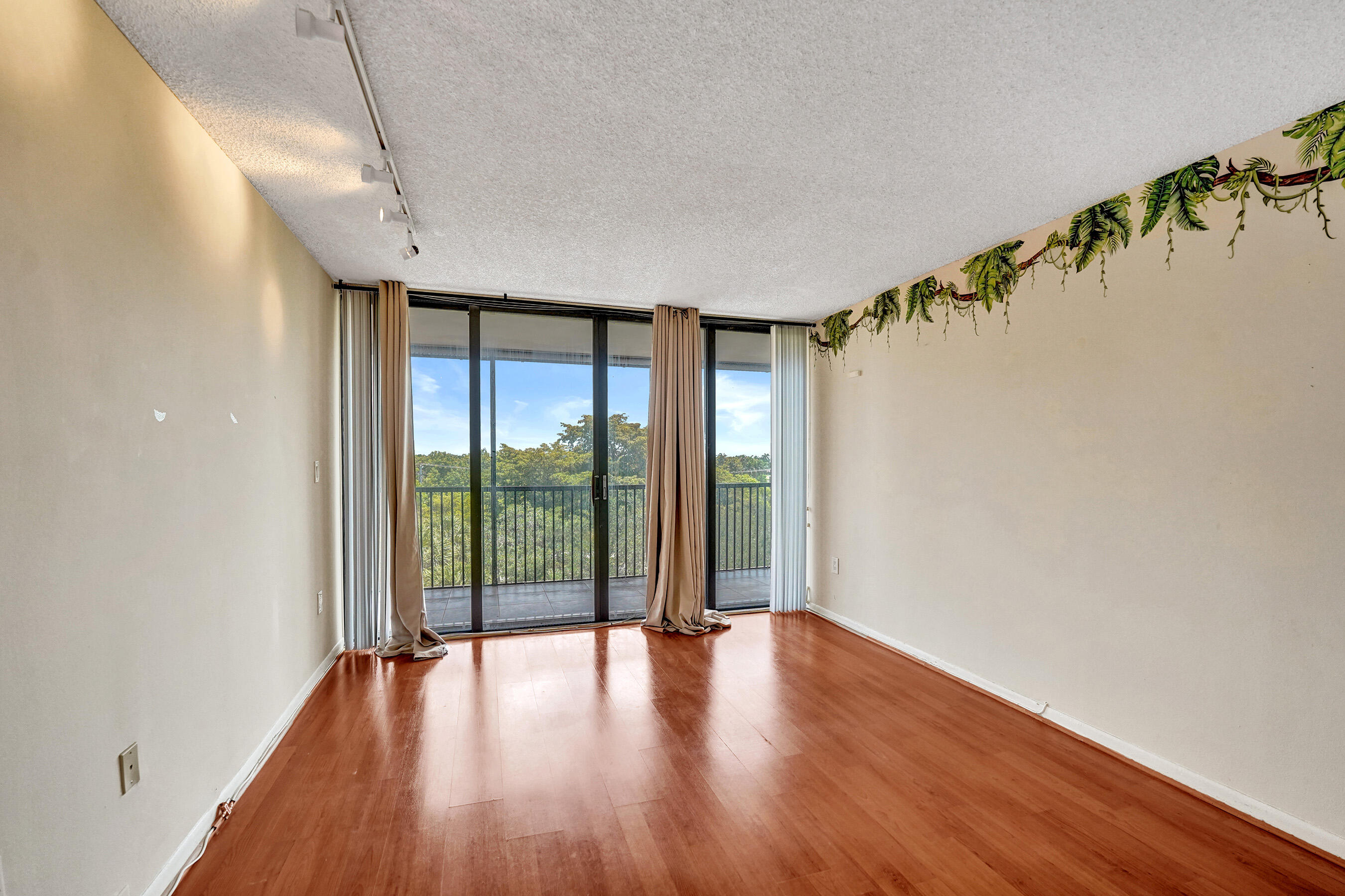 GRANDVIEW AT EMERALD HILLS CONDO - Residential