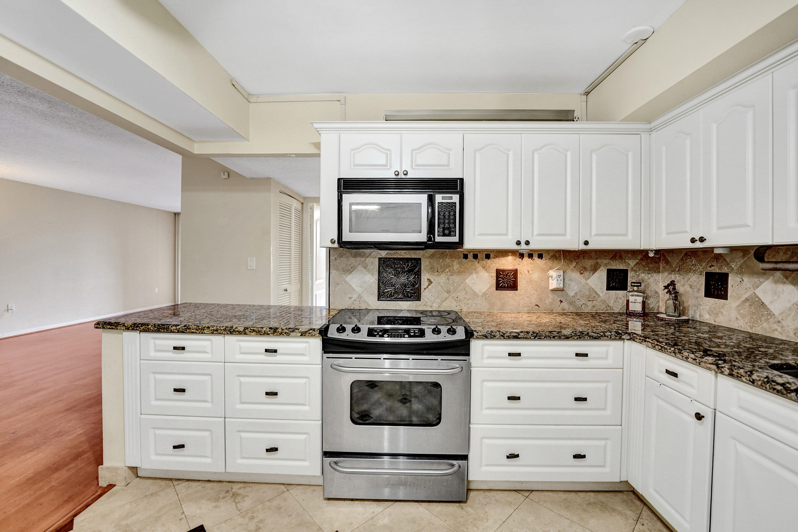 GRANDVIEW AT EMERALD HILLS CONDO - Residential