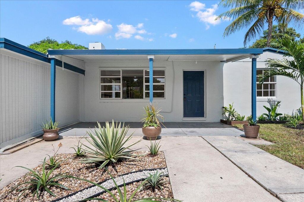 Photo of 1306 S C Terrace, Lake Worth Beach, FL 33460 (MLS # B26042848)