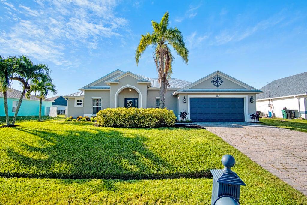 Photo of 952 SW Kappa Avenue, Port Saint Lucie, FL 34953 (MLS # R11017345)