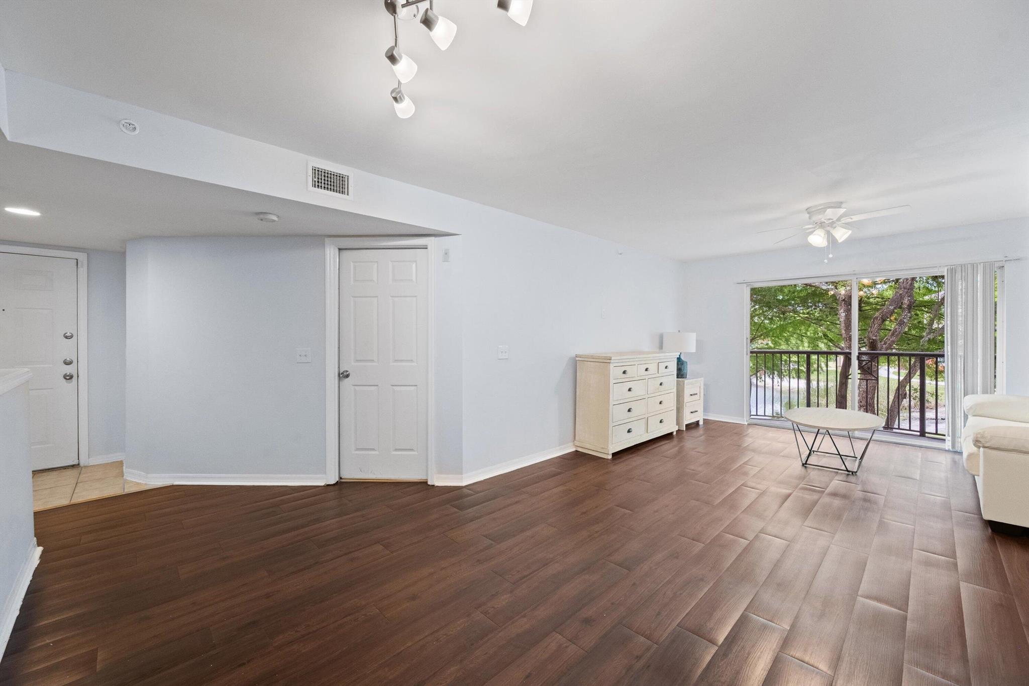 4179 N Haverhill Road 609
