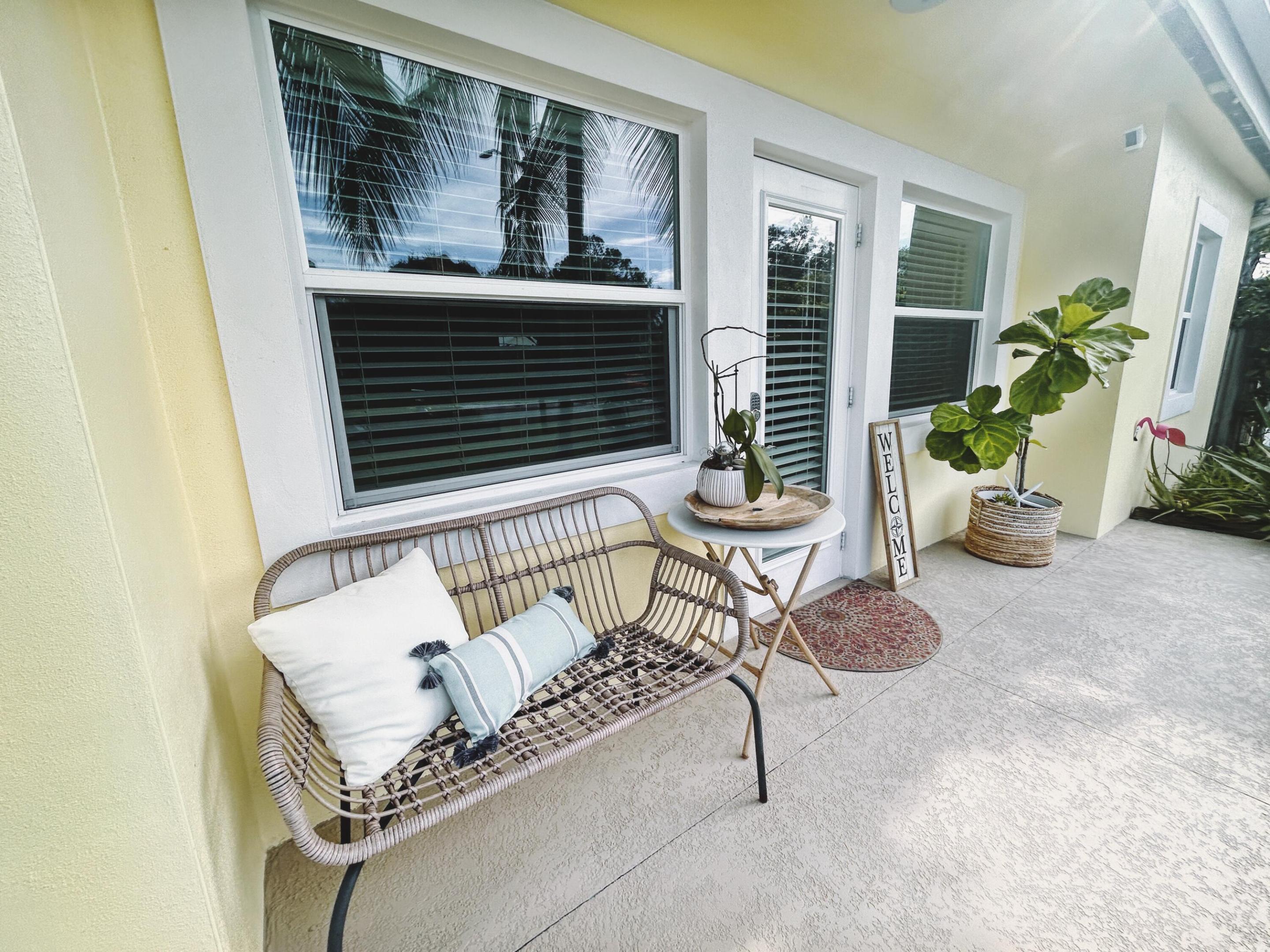 604 NW POINSETTIA Street
