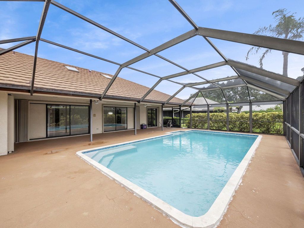 Photo of 12 Kintyre Road, Palm Beach Gardens, FL 33418 (MLS # R11123116)