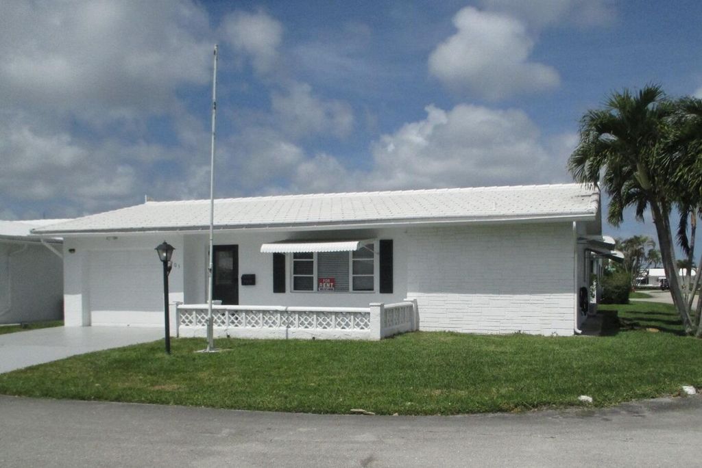 Photo of 1901 SW 14th Avenue, Boynton Beach, FL 33426 (MLS # R11097068)