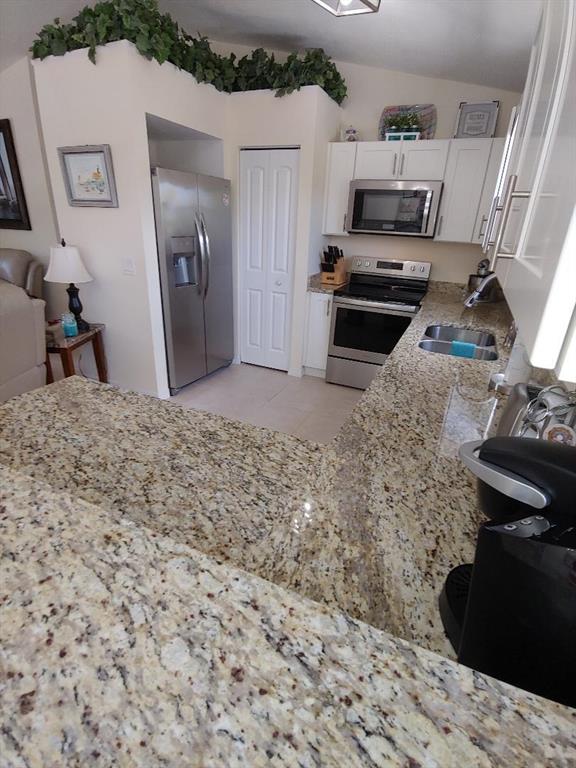 jr ashton sub division lot 14 - Residential