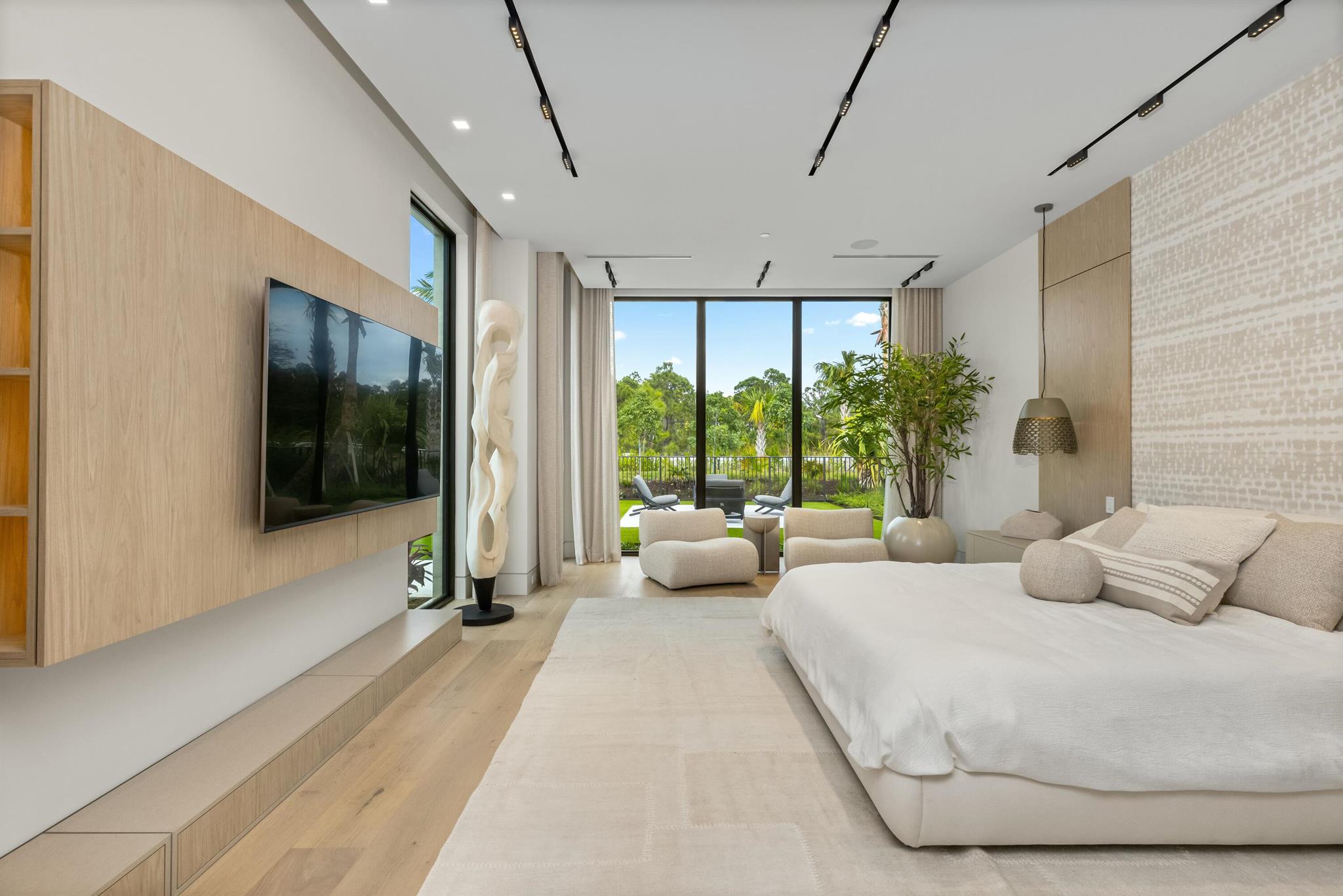 PANTHER NATIONAL AT AVENI - Residential