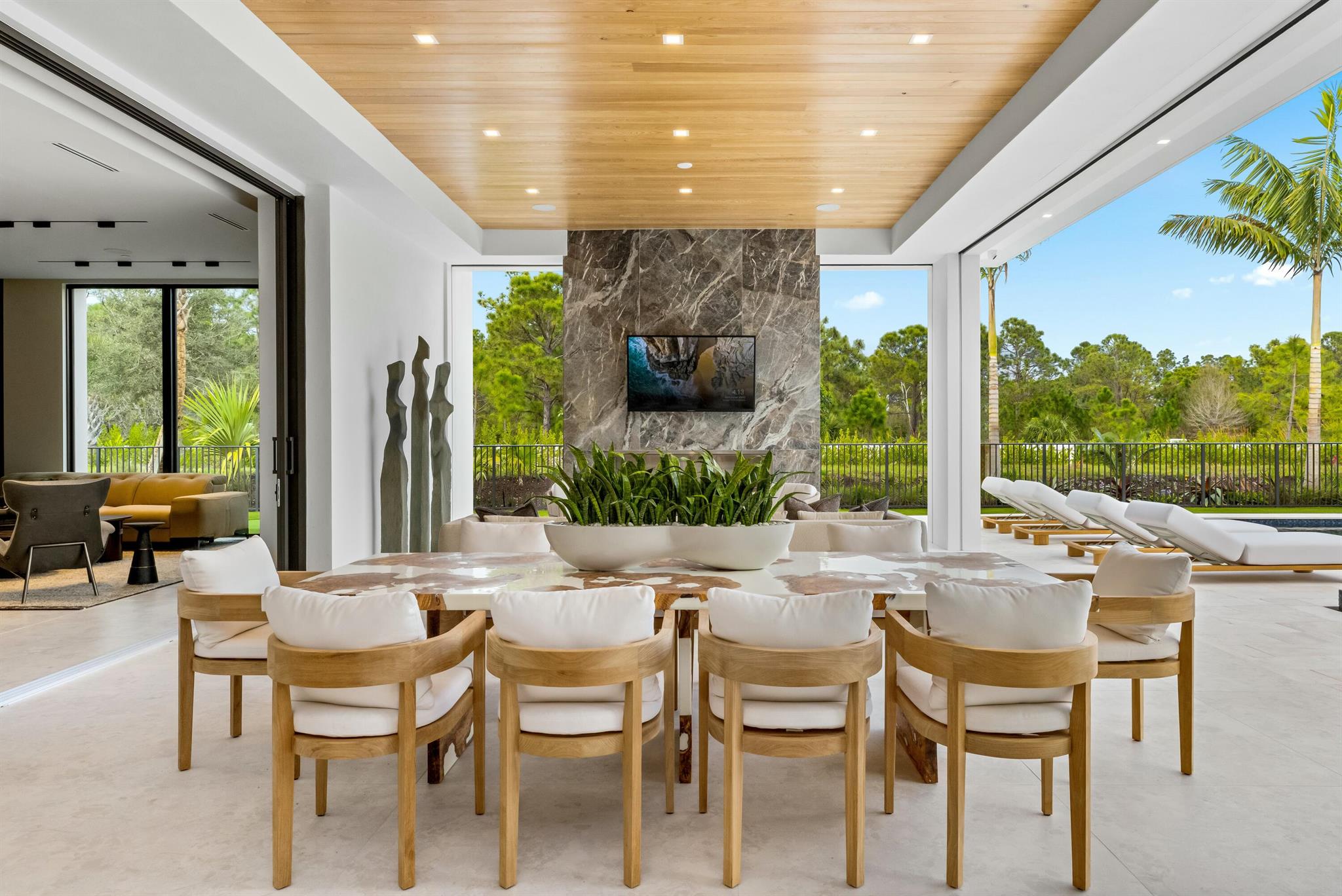 PANTHER NATIONAL AT AVENI - Residential