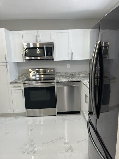 Lyons Park 33-28 B - Residential
