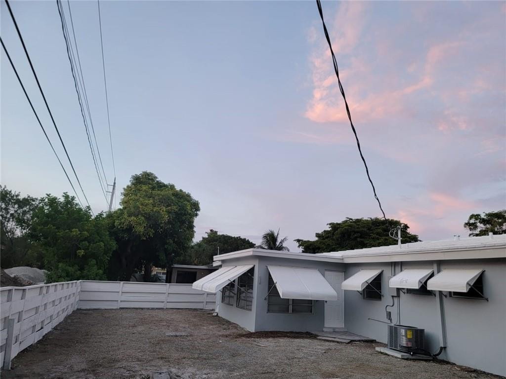 Lyons Park 33-28 B - Residential