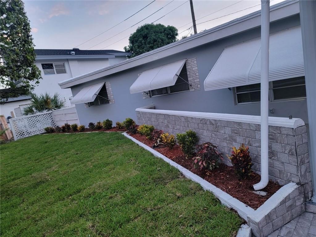 Lyons Park 33-28 B - Residential