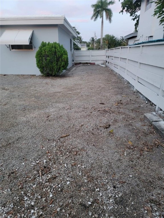 Lyons Park 33-28 B - Residential