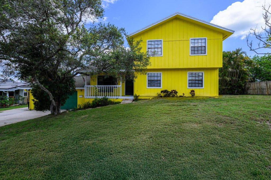 Photo of 9291 SE Duncan Street, Hobe Sound, FL 33455 (MLS # R11105461)