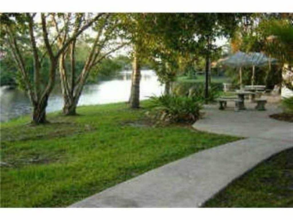 Photo of 1021 Mockingbird Lane #204, Plantation, FL 33324 (MLS # F10513482)