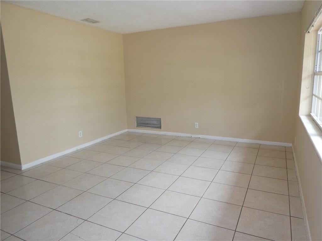 LAUDERDALE LAKES EAST GAT - Residential