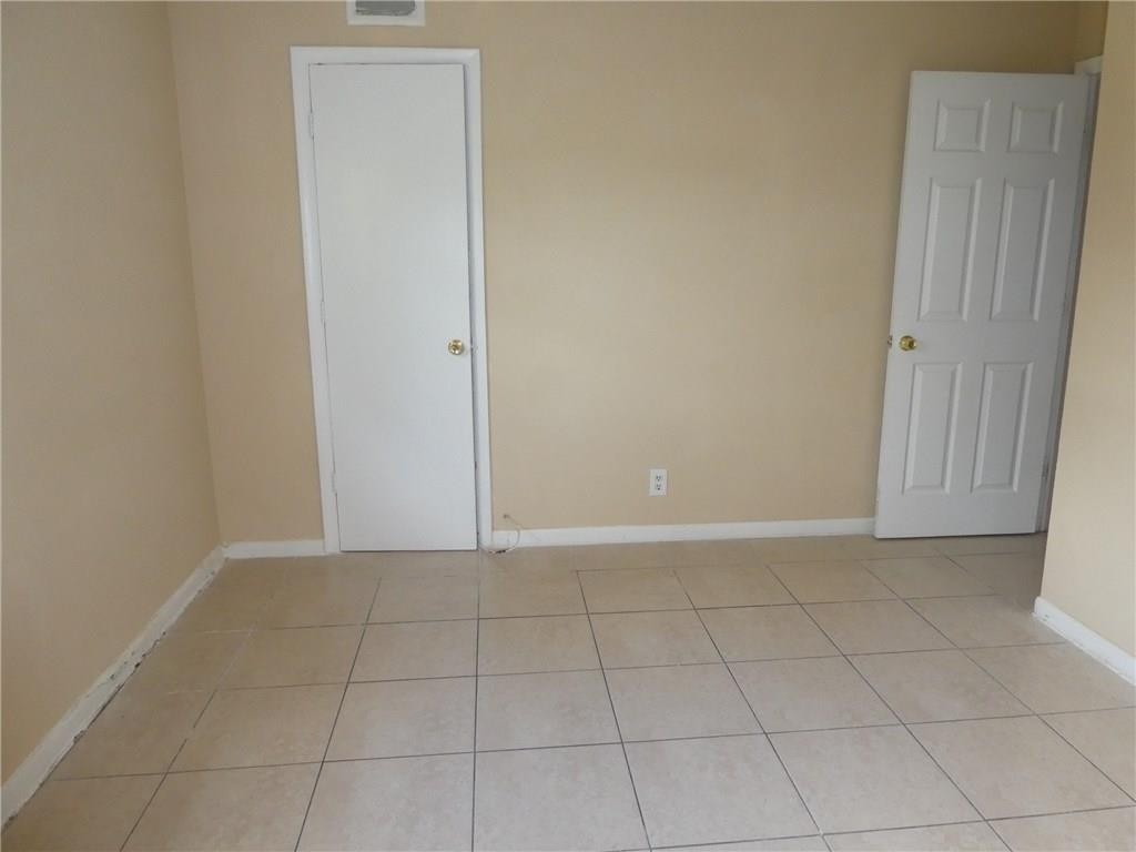 LAUDERDALE LAKES EAST GAT - Residential