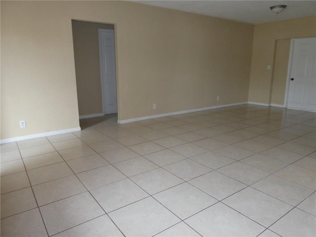 LAUDERDALE LAKES EAST GAT - Residential