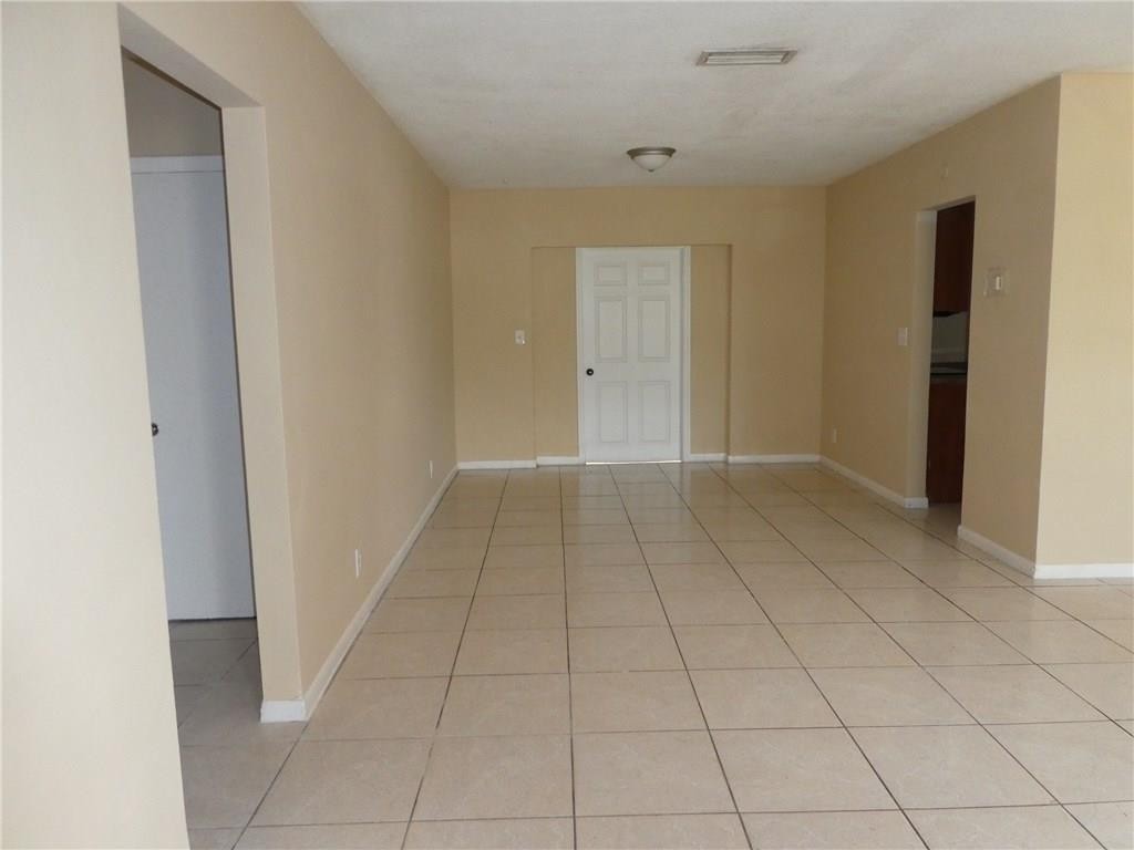 LAUDERDALE LAKES EAST GAT - Residential
