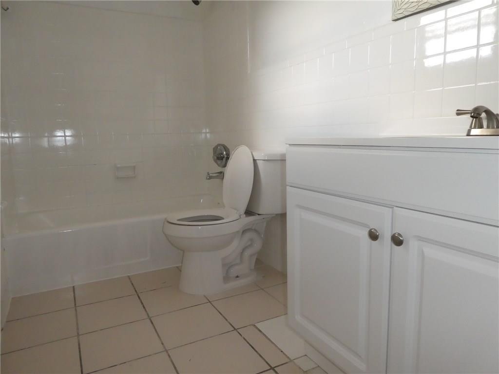 LAUDERDALE LAKES EAST GAT - Residential