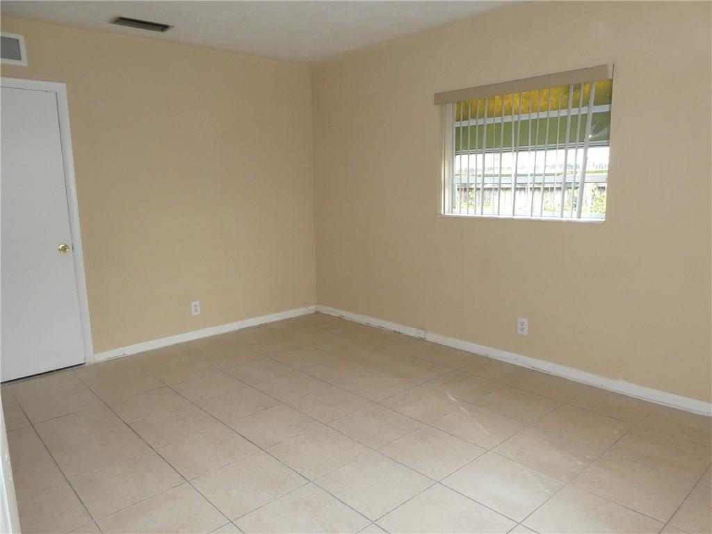 LAUDERDALE LAKES EAST GAT - Residential