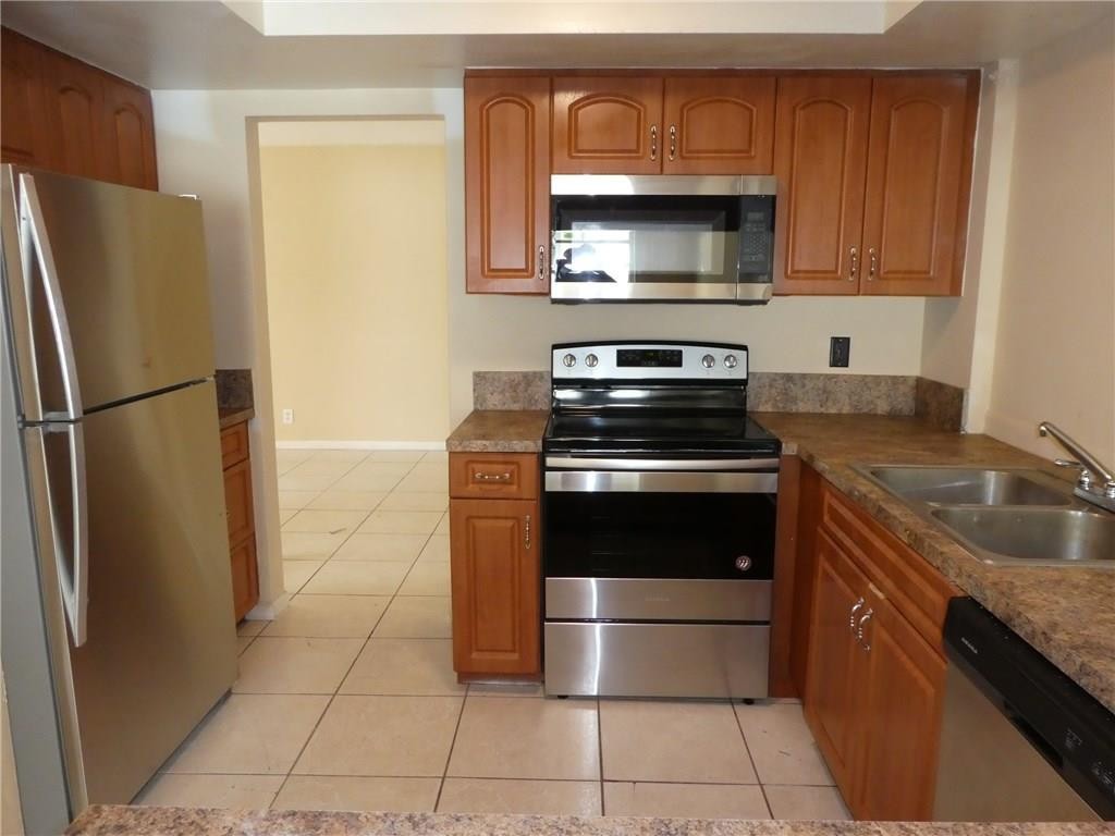 LAUDERDALE LAKES EAST GAT - Residential