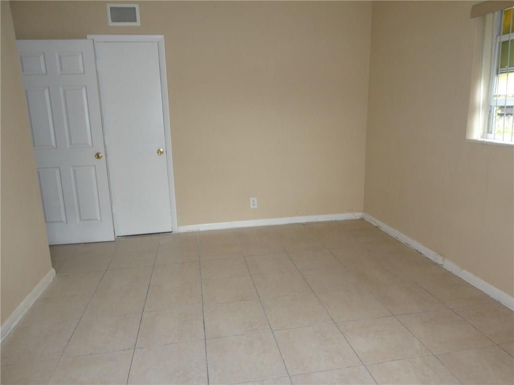 LAUDERDALE LAKES EAST GAT - Residential