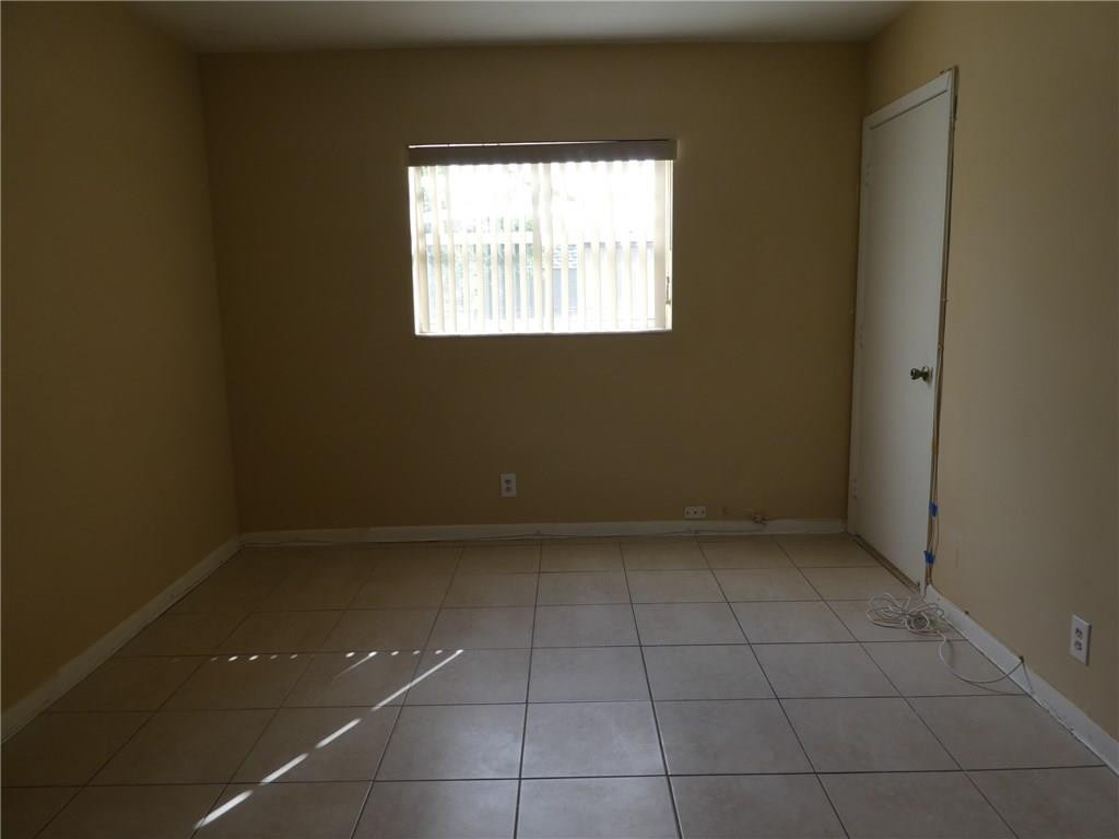LAUDERDALE LAKES EAST GAT - Residential