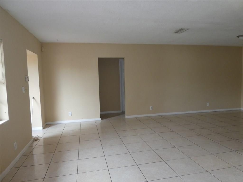 LAUDERDALE LAKES EAST GAT - Residential