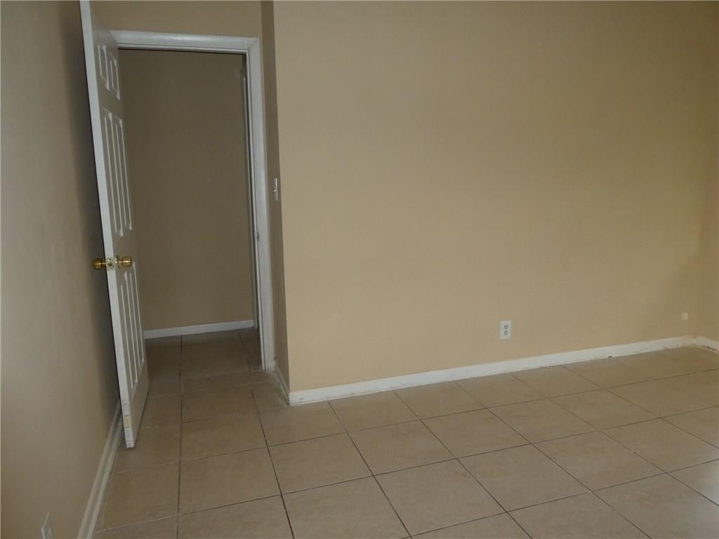 LAUDERDALE LAKES EAST GAT - Residential