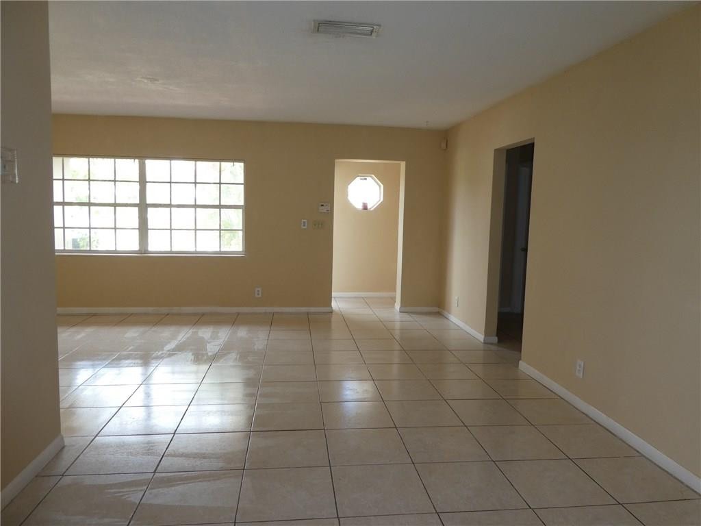 LAUDERDALE LAKES EAST GAT - Residential