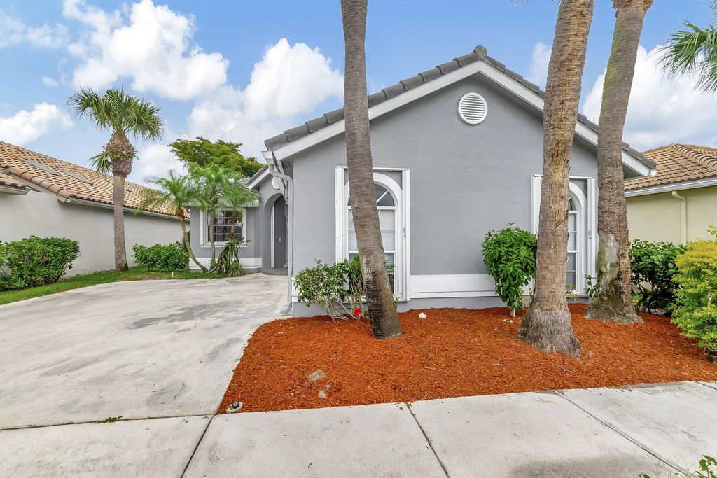 Photo of 6162 Bay Isles Drive, Boynton Beach, FL 33437 (MLS # R10970592)