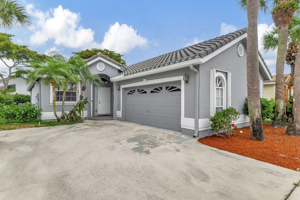 Photo of 6162 Bay Isles Drive, Boynton Beach, FL 33437 (MLS # R10970592)