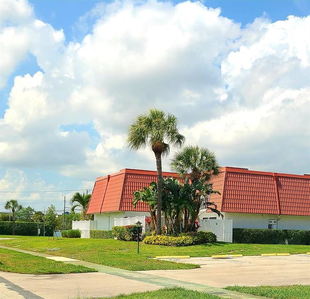 Photo of 1422 Harvard Lane #10d, Boynton Beach, FL 33426 (MLS # R10788920)