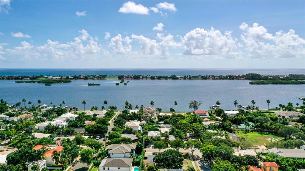 EDGEWATER - Residential