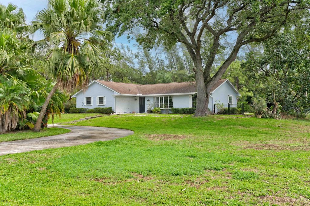 Photo of 15612 74th Avenue N, Palm Beach Gardens, FL 33418 (MLS # R10994374)