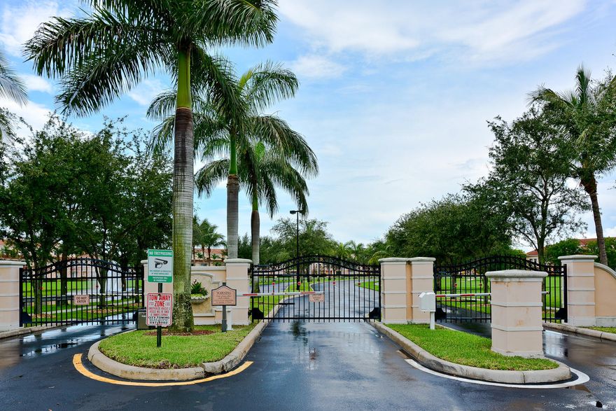 Beautiful, 2/2 townhouse with 1 car garage, spectacular lake view on private setting from living and master bedroom. Granite kitchen counters,  newer whirlpool appliance's, newer carpet and in neutral color palate. Ready for IMMEDIATE occupancy. Community located just east of I-95, close to the beach and all shopping and service amenities. Club house, fitness, tennis, Community pool, and more...