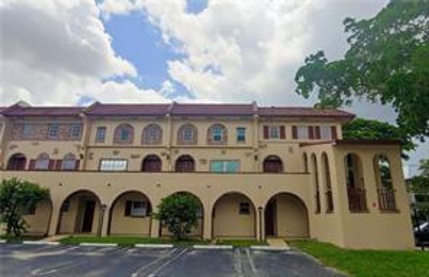 ******ATTENTION REALTORS PLEASE READ THE BROKERS REMARKS******  BEAUTIFUL 2 BEDROOMS 2-1/2 BATHS, 2 SCREEN IN BALCONIES TOWNHOUSE LOCATED IN HE HEART OF CORAL SPRINGS. ONLY 12 MILES AWAY FROM BEAUTIFUL DEERFIELD BEACH. WASHER AND DRYER INSIDE THE UNIT,VERY SPACIOUS AND CLEAN A MUST SEE. BEAUTIFUL 2 BEDROOMS 2-1/2 BATHS, 2 SCREEN IN BALCONIES TOWNHOUSE LOCATED IN HE HEART OF CORAL SPRINGS. ONLY 12 MILES AWAY FROM BEAUTIFUL DEERFIELD BEACH. WASHER AND DRYER INSIDE THE UNIT,VERY SPACIOUS AND CLEAN A MUST SEE.