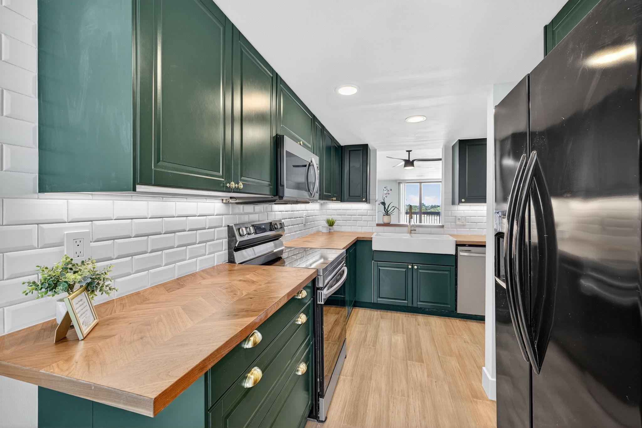 2707 NE 14th St Cswy 401