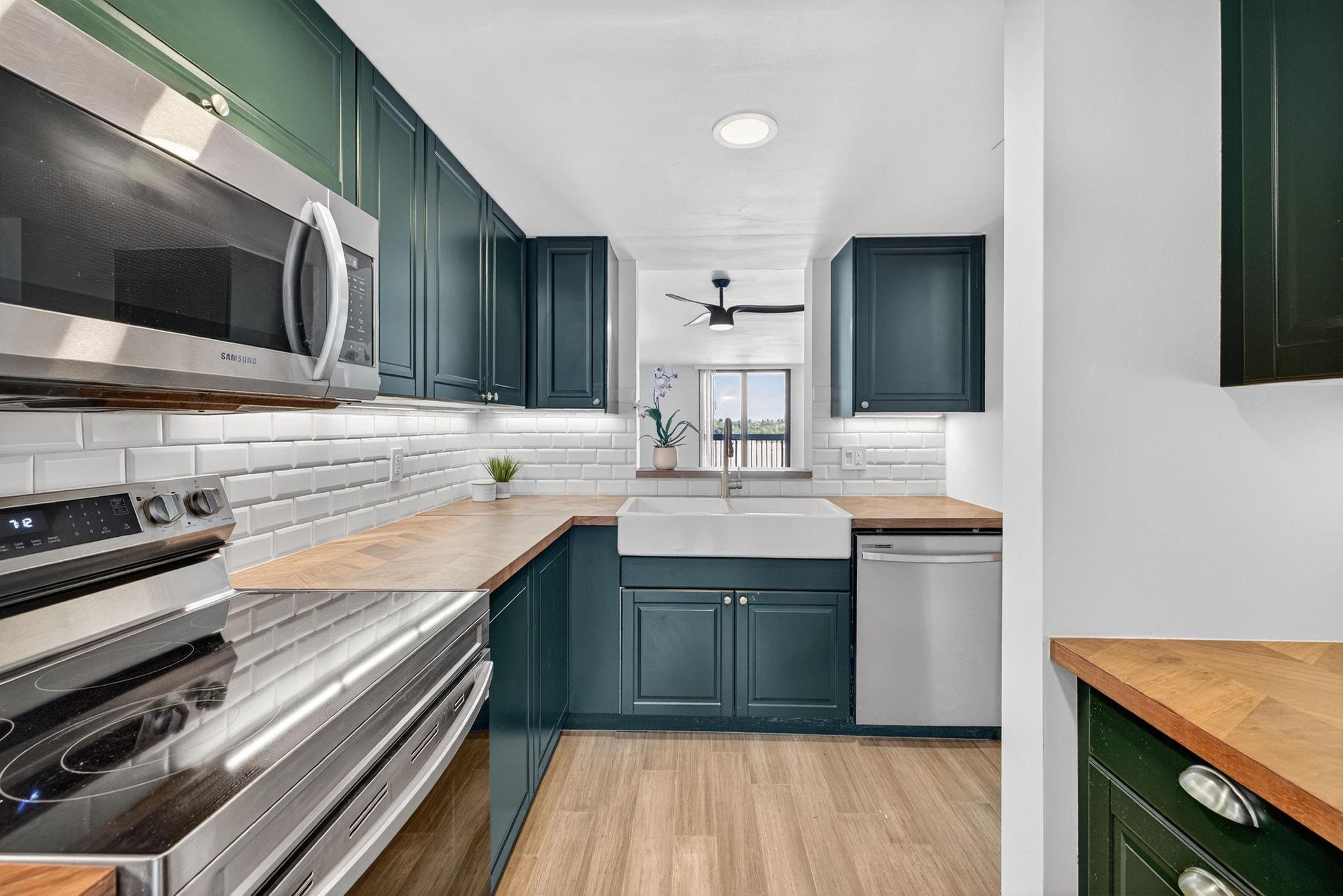 2707 NE 14th St Cswy 401