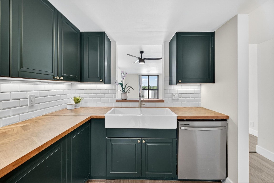 2707 NE 14th St Causeway 401