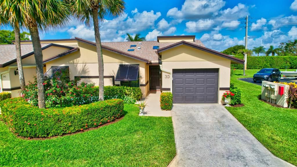 Photo of 3 Ridge Pointe Drive #D, Boynton Beach, FL 33435 (MLS # R10713177)