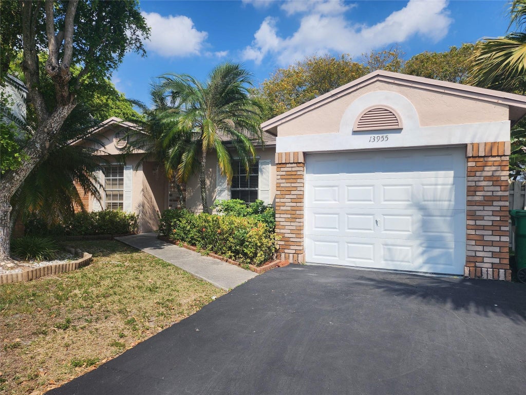 Photo of 13955 Langley Place, Davie, FL 33325 (MLS # B26057820)