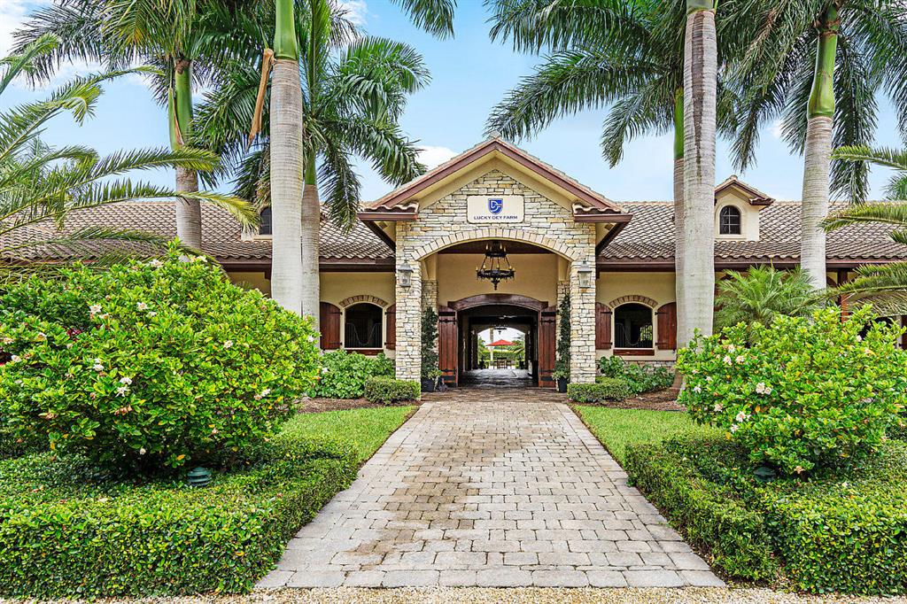 PALM BEACH POINT - Residential